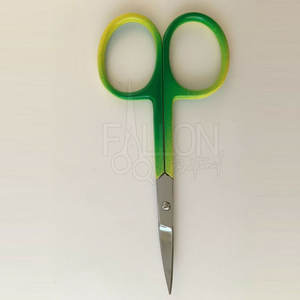 Tijeras para cutículas con diseño ligero y detalles nítidos, con acero resistente al óxido y agarre cómodo. - Product Image 6