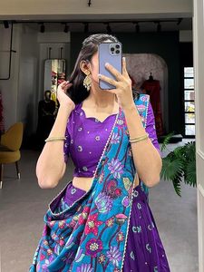 ชุดเลเฮนกาโชลีผ้าไหมทัสซาร์พิมพ์ลายคาลัมคารีสำหรับงานแต่งงานของผู้หญิง พร้อมลายพิมพ์ปาโตลาแบบดั้งเดิม - Product Image 2