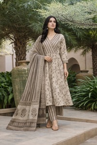 Sustainable Soft Cotton Printed Fabric <b>Kurti</b> Modern Fancy Designer <b>Kurti</b> For Women Ethnic Wear Market Low Minimum Order Price - Product Image 3