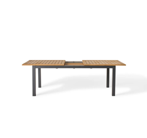 Table de salle à manger d'extérieur contemporaine en teck massif avec un design minimaliste et élancé et des pieds en métal noir robustes pour patio et jardin - Product Image 3