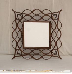 Cadre argenté minimaliste avec une série d'accentuations carrées miroir ; disponible à prix de gros. - Product Image 5