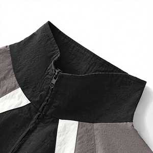 Veste de survêtement unisexe noire à blocs de couleur, manches longues, col montant, style sportif, légère en polyester, pour le printemps - Product Image 4