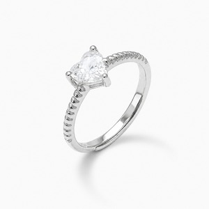Anillo de compromiso con diamante de corte triangular en oro blanco con engaste de puntas, joyería fina clásica para mujer - Product Image 4