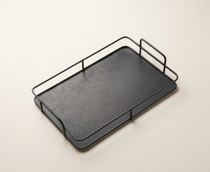 Bandeja de Servir Rectangular de Metal Industrial Moderna, Plato Negro Mate con Barandilla de Seguridad y Asas, Centro de Mesa para Café - Product Image 3