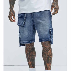 Shorts cargo en jean bleu pour homme, taille mi-haute, fermeture élastique, avec poches à rabat, style décontracté, finition délavée, pour un usage quotidien. - Product Image 2