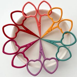 Tijeras pequeñas con forma de corazón, tijeras pequeñas para bordar, pequeños cortadores. - Product Image 1