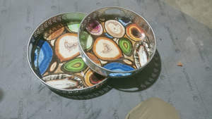 Design élégant Plateau de service en métal pour aliments, fruits, café, restauration, plats en métal avec accents floraux - Product Image 3