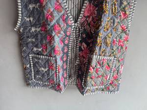 Chaleco Acolchado Floral sin Mangas para Mujer, Reversible, con Bolsillos de Parche, Cuello en V, Estilo Otoñal, Forro de Algodón, Relleno de Poliéster, REGALO - Product Image 3