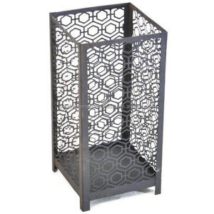 Bougeoirs votifs ronds en fer avec revêtement intérieur en or et extérieur en poudre noire fini pour la décoration intérieure - Product Image 6