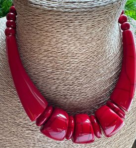 Collar Rojo de NEHA ENTERPRISES, Collar de Moda para Mujer con Cuentas de Resina, Cadena de Eslabones, Joyería para Fiesta o Boda, Diseño Voluminoso - Product Image 1