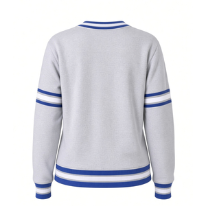 Sweat-shirt ras du cou en chenille gris chiné pour femme, avec bouclier brodé, en polaire, manches rayées bleues, vente en gros OEM - Product Image 2