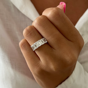 Anillo de boda de eternidad completa con diamantes y esmeraldas de la mejor calidad, cultivados en laboratorio, certificados por IGI, color D E F, claridad VVS VS, en oro, oro rosa y oro blanco. - Product Image 3