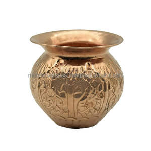 Lota de Pooja Traditionnelle de Luxe en Cuivre et Laiton de Qualité Supérieure, Faite à la Main, pour l'Eau Sacrée, Idéale pour les Rituels Hindous et les Temples Domestiques - Product Image 6