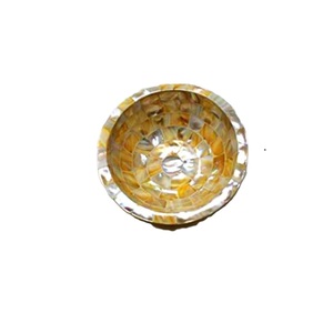 Tazón de madera con incrustaciones de nácar, diseño elegante, ideal para servir, a un precio muy razonable. - Product Image 1