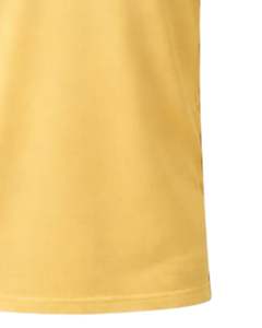 เสื้อโปโลผู้ชายสีเหลืองอ่อนแบบกำหนดเอง ผ้าฝ้าย ทรงคลาสสิก แขนสั้น สวมใส่สบายในฤดูร้อน รับทำโลโก้ตามสั่ง ผู้ผลิต OEM ขายส่ง - Product Image 6