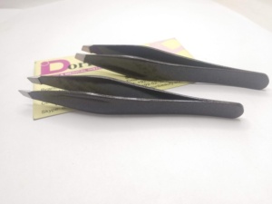 Pince à épiler noire scintillante pour sourcils, en acier inoxydable, avec logo personnalisé, pour épilation des poils incarnés, à pointes biseautées et pointues - Product Image 5