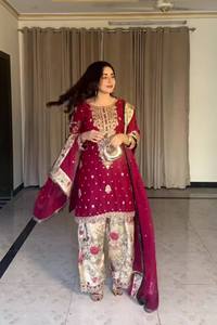 Conjunto de Salwar Kameez Tradicional Pakistaní para Mujer, Bordado en Faux Georgette, con Dupatta y Kurtis - Product Image 3