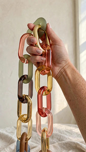 Decoración de Pared Hecha a Mano con Eslabones de Cadena Ovalados de Resina, Pieza de Arte Decorativa en Múltiples Colores para Decoración del Hogar y Eventos - Product Image 6