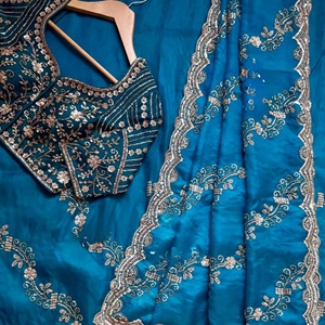 Sari de seda Fendi de diseño azul real con cuentas pesadas y bordados de lentejuelas para bodas y fiestas de Royal Export - Product Image 4