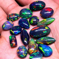 Opales noires éthiopiennes naturelles en cabochon, pierres précieuses en vrac, opales Welo chatoyantes à prix de gros pour l'exportation depuis l'Inde, en vrac 4ct+