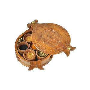 Boîte à épices en bois artisanale Masala Dabba avec couvercle gravé, 7 compartiments, organiseur d'épices en bois écologique pour la maison - Product Image 1