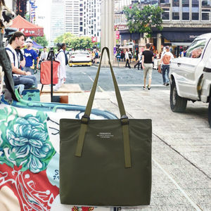 กระเป๋าช้อปปิ้งสะพายไหล่แบบพิมพ์โลโก้ตามสั่ง ลดราคาพิเศษ สำหรับผู้หญิง ออกแบบโลโก้ได้เอง - Product Image 4