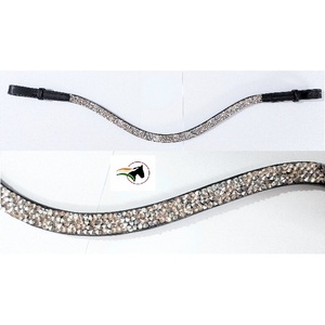 Correa de cuero delgada y plana con gancho y cierre rápido para cabezada de caballo, accesorio profesional para espectáculos ecuestres. - Product Image 1