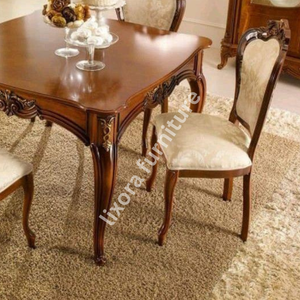 Juego de Comedor de Lujo de Estilo Victoriano Hecho a Mano con Mesa para 4 Personas y Sillas Talladas Ornamentadas con Acabado en Madera Natural - Product Image 6