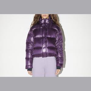 Chaqueta acolchada impermeable con cierre de cremallera y logotipo personalizado para mujer con bolsillos delanteros transpirables, abrigos para mujer de procesamiento sin procesar - Product Image 4