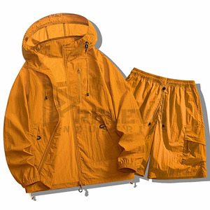 Conjunto Cortavientos Ligero con Capucha para Mujer Relevo Custom, Chaqueta con Cremallera Completa y Pantalones Cortos Cargo, Transpirable y de Secado Rápido - Product Image 3