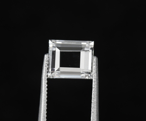 เพชรคุณภาพสูง รับรองโดย IGI น้ำหนัก 0.80 กะรัต ความสะอาดระดับ VVS-VS สี E,F รูปทรงบาแกตต์ เพชรเลี้ยงในห้องปฏิบัติการเจาะรูด้วยเลเซอร์ - Product Image 2