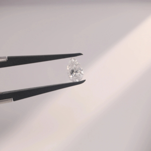 เพชร HPHT ผลิตในห้องปฏิบัติการ 0.3 กะรัต/เม็ด สี DEF ขาว ความสะอาด VVS-VS รูปทรงลูกแพร์ เจียระไนอย่างดีเยี่ยม เพชรสังเคราะห์ SHRAMAN DIAMOND เพชรเม็ดเดี่ยวขายส่ง - Product Image 1