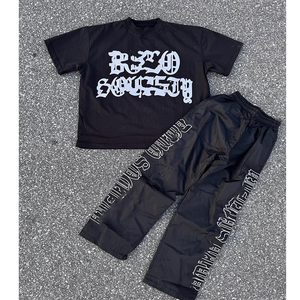 T-shirts et pantalons de survêtement Logo personnalisé T-shirt à col rond surdimensionné hommes bouffée impression rue été ensemble hommes T-shirt et pantalons ensembles - Product Image 6