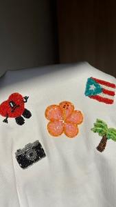 Blusa de mujer con bordado de cuentas y diseño floral hecho a mano, con detalles de lujo. - Product Image 4