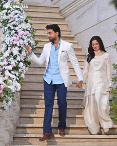 Ensemble Farshi Salwaar-Suit et Dupatta en crêpe naturel de haute qualité, orné de fils et de sequins, à prix de gros. - Product Image 2