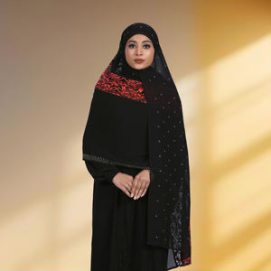 Pañuelo de Cabeza de Georgette Sólido de Lujo con Encaje de Red Russell y Cristales, Velo Musulmán Ligero y Elegante para Oración - Product Image 2