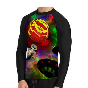 Chemise de protection contre les éruptions cutanées unisexe avec logo personnalisé pour adultes, vêtements de sport de surf à manches longues pour hommes en noir, fabriquée en tissu polyester doux - Product Image 5