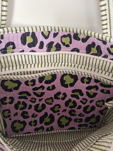 Bolso Tote Mediano Acolchado con Estampado de Leopardo Morado de Shree Balajee Garments, Cierre de Cremallera, Asas Dobles, Reutilizable, para Compras Diarias de Mujeres - Product Image 5