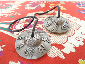 Campanas Tingsha Tradicionales de Bronce con Diseño Circular Grabado, 2 Piezas, Platillos de Gong para Interpretación Profesional - Product Image 3