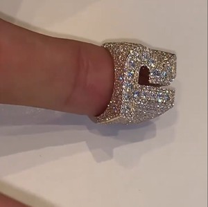 เครื่องประดับเงินแท้ 925 ชุบทอง 18K ประดับเพชรโมอิสซาไนต์ แหวนตัวอักษรสำหรับทุกเพศ สไตล์ฮิปฮอป - Product Image 4