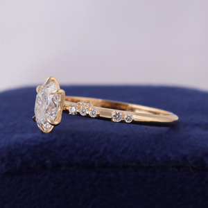 Anillo de Compromiso de Diamante Cultivado en Laboratorio con Corte Ovalado en Oro Amarillo, Estilo Clásico de Lujo para Mujer, 14K, Certificado IGI - Product Image 3