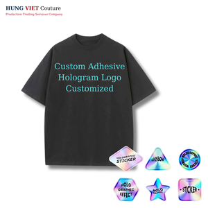 Camiseta holográfica unisex con nombre personalizado y logotipo personalizable del fabricante de bordes cortados con láser 2025 para parejas - Product Image 2