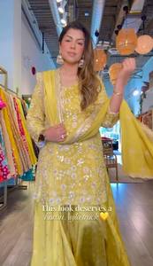 Ensemble Sharara en soie chinon lourde avec broderies et sequins sur le devant et le dos, entièrement cousu, idéal pour les fêtes et occasions spéciales pour femmes - Product Image 5