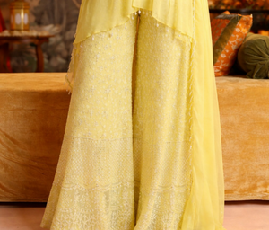 Ensemble palazzo traditionnel jaune citron pour l'été |   Ensemble Sharara à col halterneck fortement brodé |   Robe longue en Georgette de créateur - Product Image 4