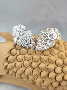 Pendientes de compromiso con diamantes cultivados en laboratorio, chapado en oro de 18 quilates y rodio, suministro de joyería al por mayor con certificado IGI - Product Image 4