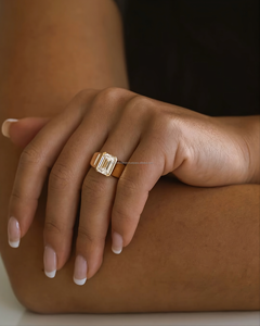 Anillo Vintage de Oro de 10K/14K/18K con Diamante Cultivado en Laboratorio con Corte Esmeralda y Certificado IGI/GIA para Compromiso/Boda/Aniversario, Excelente Regalo para Fiestas - Product Image 1