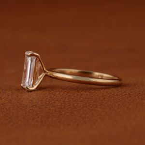 Bague de fiançailles classique en diamant de laboratoire certifié IGI, taille émeraude, sertie de griffes, pour homme et femme, 1,5 ct, HPHT CVD, or massif 14 carats - Product Image 2