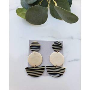 Boucles d'oreilles en résine légères, fabriquées à la main avec une qualité durable, design tendance, finition lisse pour la fabrication de bijoux fantaisie et les fournitures de perlage - Product Image 5
