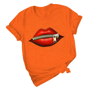 T-shirt décontracté à manches courtes et col rond pour homme, imprimé lèvres rouges et fermeture éclair, coupe classique, en jersey de coton, motif avant - Product Image 5