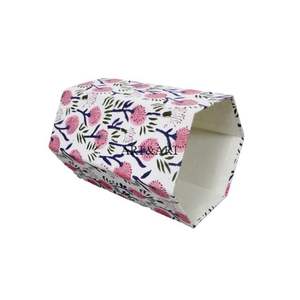 Tela de algodón con diseño floral hecho a mano con cartón de papel reciclado para uso en jardín, oficina o hogar. - Product Image 4